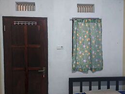 SPOT ON 92776 Panorama House Near Lokon Camping Ground