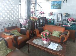 SPOT ON 92776 Panorama House Near Lokon Camping Ground