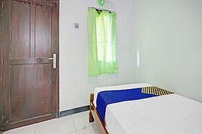 SPOT ON 90760 Homestay Al Madina Syariah