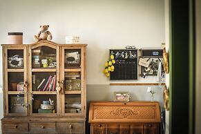 Elegant 1BR Apt w Balcony in the City