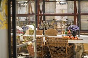 Elegant 1BR Apt w Balcony in the City