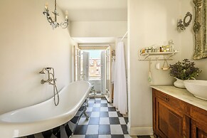 Elegant 1BR Apt w Balcony in the City