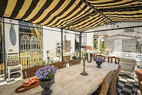 Elegant 1BR Apt w Balcony in the City