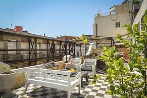 Elegant 1BR Apt w Balcony in the City