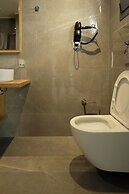 Sky-High Central Penthouse - 03