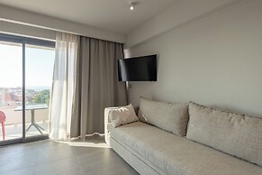 Sky-High Central Penthouse - 03