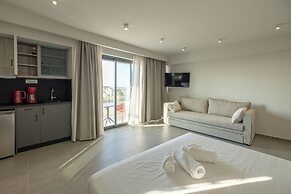 Sky-High Central Penthouse - 03