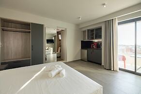 Sky-High Central Penthouse - 03