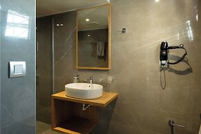 Sky-High Central Penthouse - 03