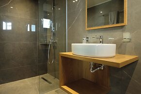 Sky-High Central Penthouse - 03