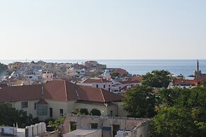 Sky-High Central Penthouse - 03