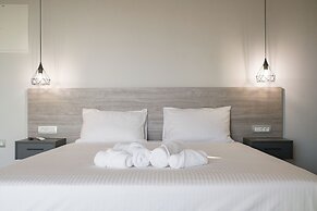 Sky-High Central Penthouse - 03