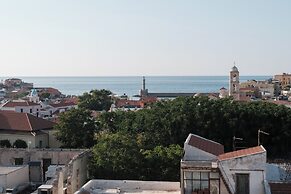 Sky-High Central Penthouse - 03