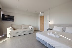 Sky-High Central Penthouse - 03