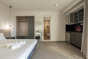 Sky-High Central Penthouse - 03