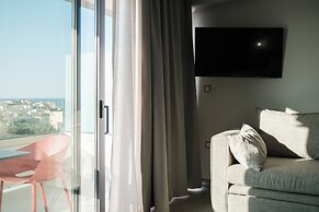 Sky-High Central Penthouse - 03