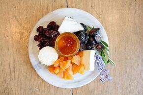 Pierhouse Hotel in Gouvia