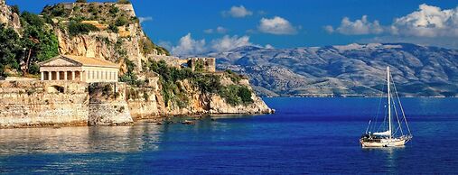 Pierhouse Hotel in Gouvia