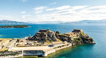 Pierhouse Hotel in Gouvia