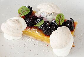 Pierhouse Hotel in Gouvia