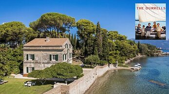 Pierhouse Hotel in Gouvia
