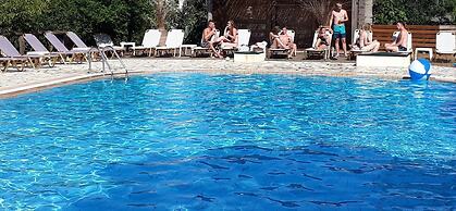 Pierhouse Hotel in Gouvia