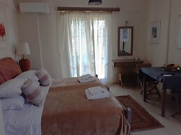 Pierhouse Hotel in Gouvia