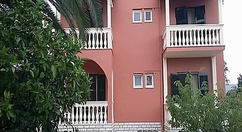 Pierhouse Hotel in Gouvia