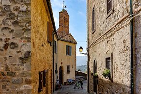 Fico Family Apt Shared Pool,volterra