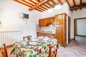 Limone Family Apt Shared Pool,volterra