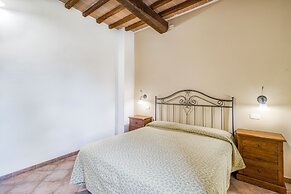 Limone Family Apt Shared Pool,volterra