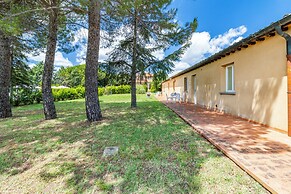 Limone Family Apt Shared Pool,volterra