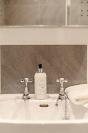 Beautifully Refurbished 2BD Flat- Clapham