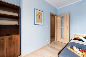 Mateckiego Apartment by Renters