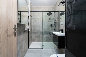 Mateckiego Apartment by Renters