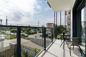 Mateckiego Apartment by Renters