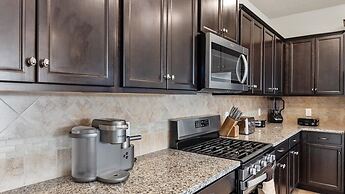 5 Bed 4 Bath Townhouse With Pool 5 Bedroom Townhouse by RedAwning