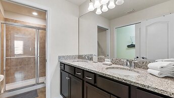 5 Bed 4 Bath Townhouse With Pool 5 Bedroom Townhouse by RedAwning