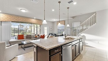 5 Bed 4 Bath Townhouse With Pool 5 Bedroom Townhouse by RedAwning