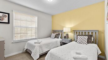 5 Bed 4 Bath Townhouse With Pool 5 Bedroom Townhouse by RedAwning