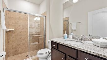 5 Bed 4 Bath Townhouse With Pool 5 Bedroom Townhouse by RedAwning