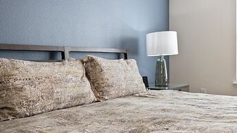 5 Bed 4 Bath Townhouse With Pool 5 Bedroom Townhouse by RedAwning