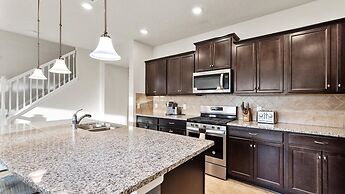 5 Bed 4 Bath Townhouse With Pool 5 Bedroom Townhouse by RedAwning