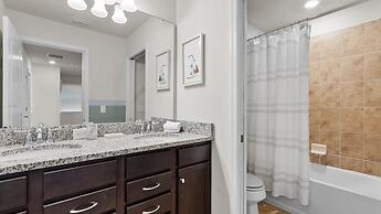 5 Bed 4 Bath Townhouse With Pool 5 Bedroom Townhouse by RedAwning