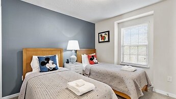 5 Bed 4 Bath Townhouse With Pool 5 Bedroom Townhouse by RedAwning