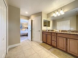 4 Bed 4 Bath With Private Pool/spa 4 Bedroom Home by RedAwning