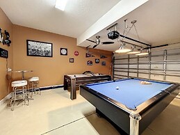 4 Bed 4 Bath With Private Pool/spa 4 Bedroom Home by RedAwning