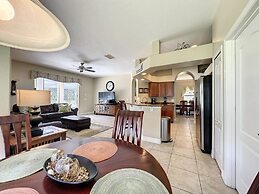 4 Bed 4 Bath With Private Pool/spa 4 Bedroom Home by RedAwning