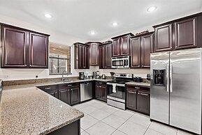 6 Beautiful Bedrooms 6 Baths Pool & Spa 6 Home by RedAwning