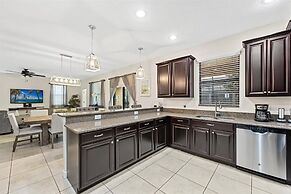 6 Beautiful Bedrooms 6 Baths Pool & Spa 6 Home by RedAwning